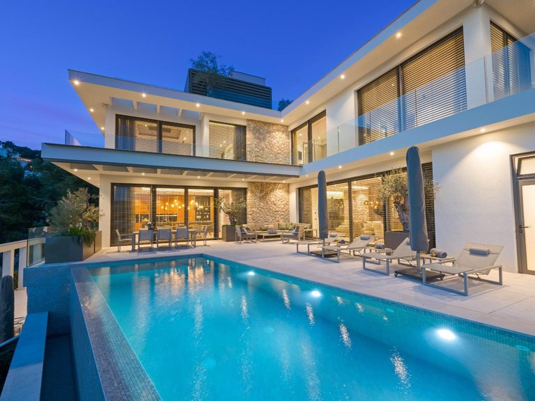 Exceptional 5-bed villa with sea views in Puerto Andratx , Andratx, Baleares 2