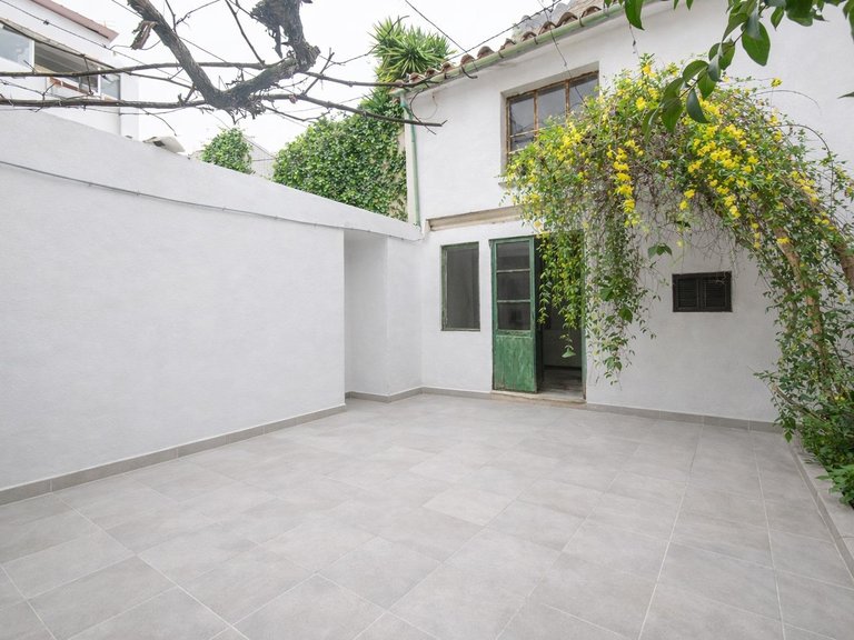 Great Investment Opportunity: House with Garden and 5 Bedrooms in the Heart of Inca , Inca, Baleares 1