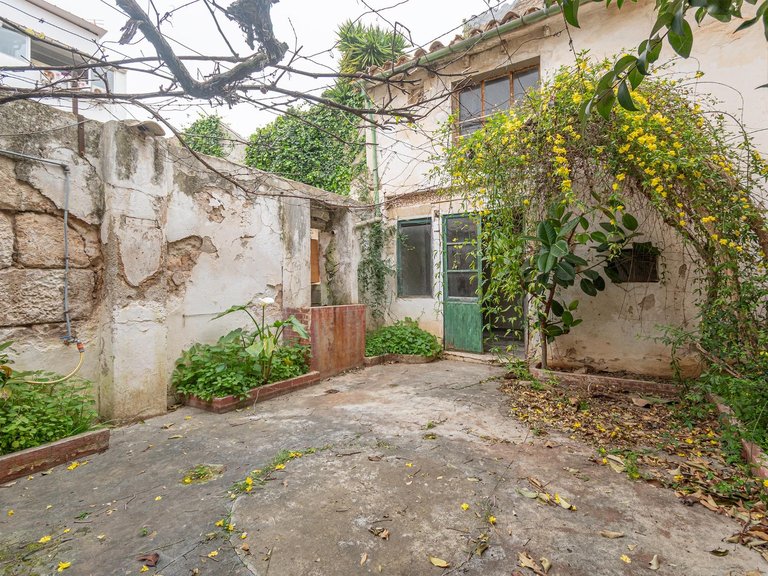 Great Investment Opportunity: House with Garden and 5 Bedrooms in the Heart of Inca , Inca, Baleares 2