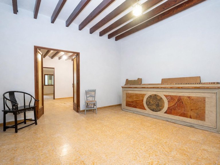 Great Investment Opportunity: House with Garden and 5 Bedrooms in the Heart of Inca , Inca, Baleares 3