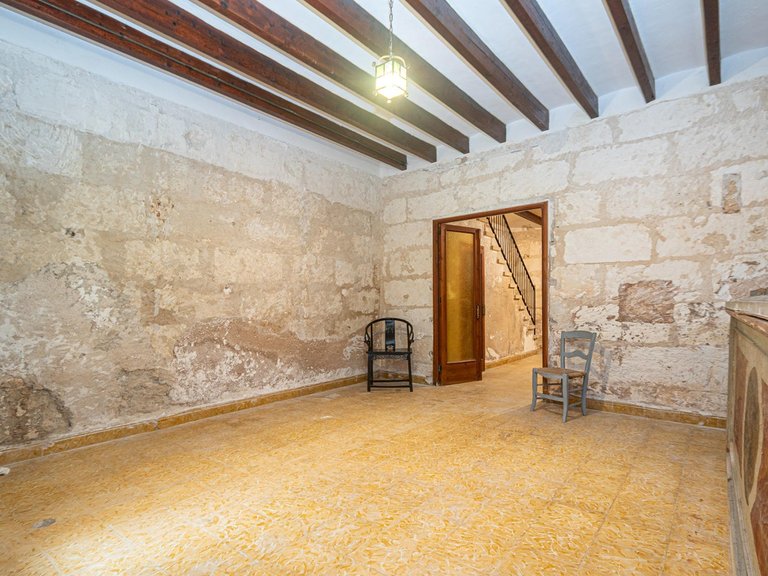 Great Investment Opportunity: House with Garden and 5 Bedrooms in the Heart of Inca , Inca, Baleares 5