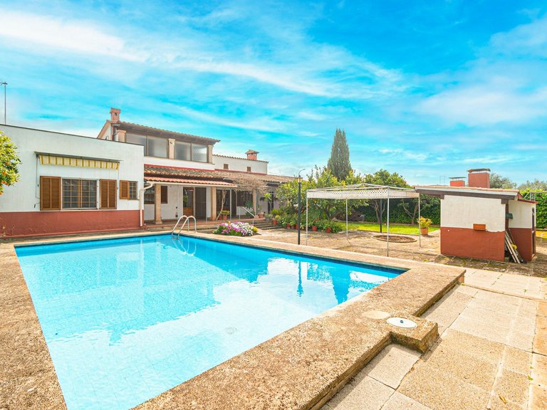 Investment Opportunity in Palmanyola: Villa with Great Potential for Renovation , Bunyola, Baleares 2