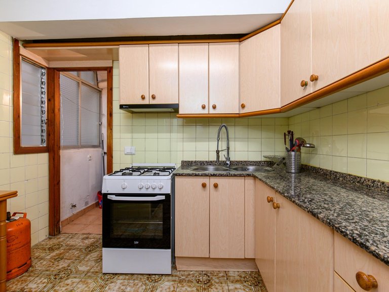 3-bedroom flat with potential for renovation near S'Ercorxador , Palma de Mallorca, Baleares 5