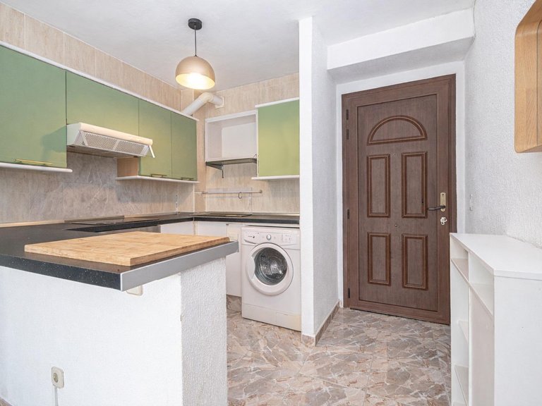 2-bedroom flat 200 metres from the beach with parking , Calvià, Baleares 10