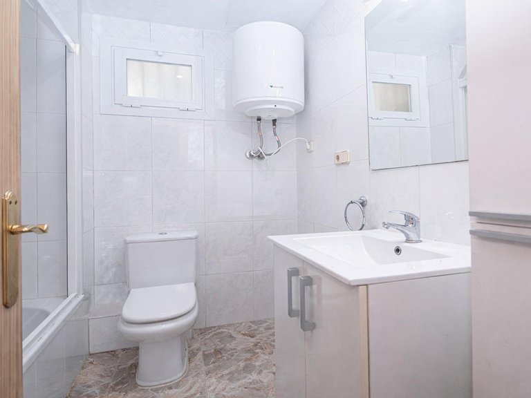 2-bedroom flat 200 metres from the beach with parking , Calvià, Baleares 14