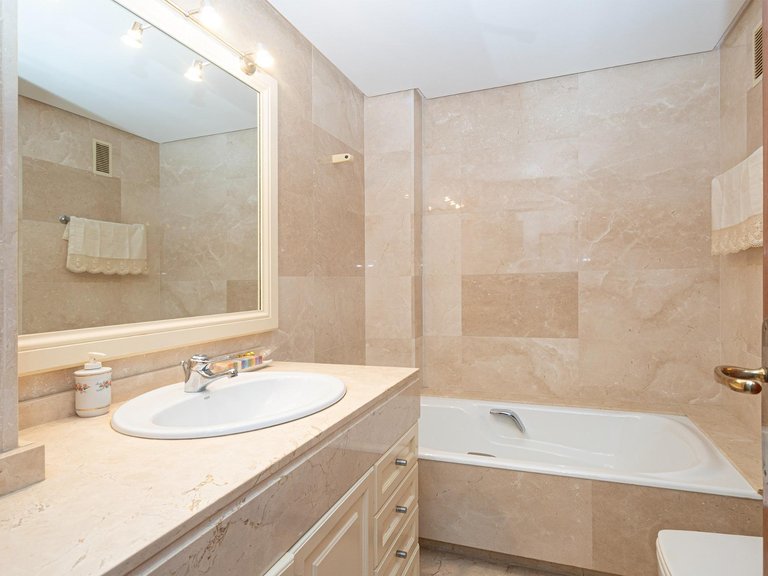 Spacious flat with sea views, terraces and parking in Cas Català , Calvià, Baleares 25
