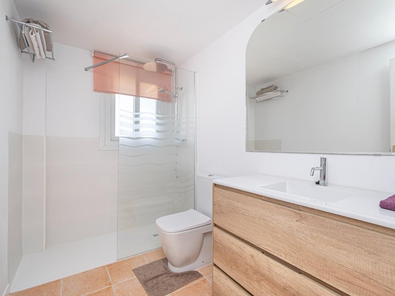 Duplex penthouse with sun terrace in a residential complex with gardens and a swimming pool, just 5 minutes from the sea , Llucmajor, Baleares 16