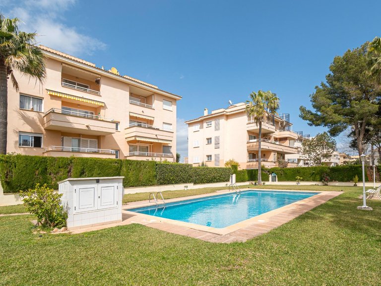 Duplex penthouse with sun terrace in a residential complex with gardens and a swimming pool, just 5 minutes from the sea , Llucmajor, Baleares 2