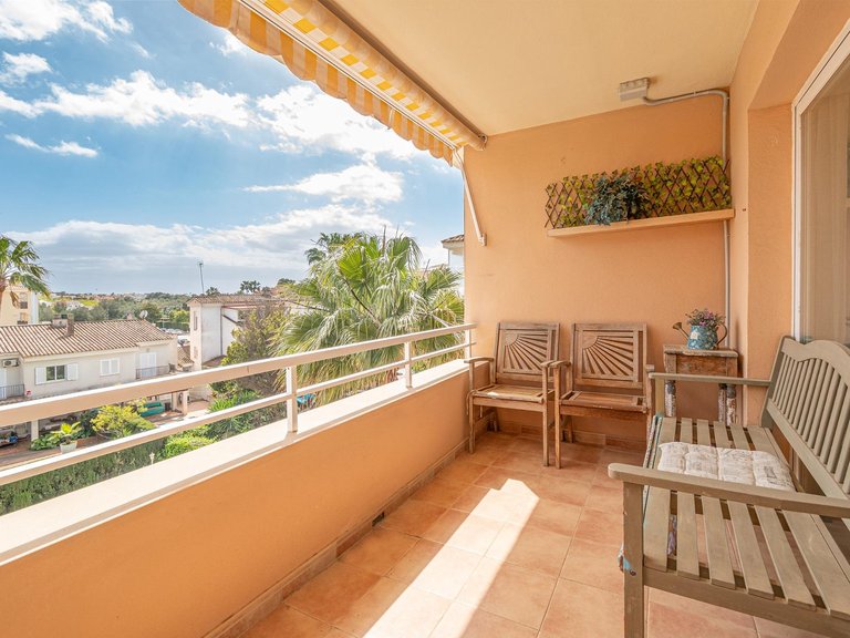 Duplex penthouse with sun terrace in a residential complex with gardens and a swimming pool, just 5 minutes from the sea , Llucmajor, Baleares 4