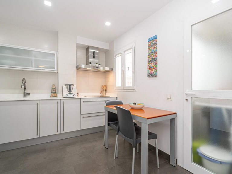 3-bedroom flat with balcony in Santa Catalina , Palma de Mallorca, Baleares 11