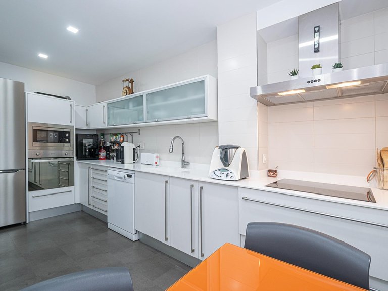 3-bedroom flat with balcony in Santa Catalina , Palma de Mallorca, Baleares 8
