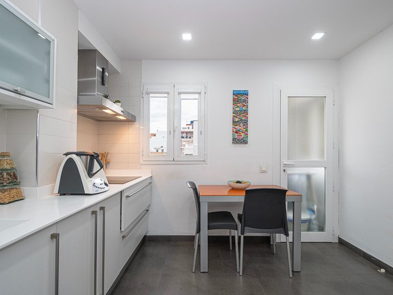 3-bedroom flat with balcony in Santa Catalina , Palma de Mallorca, Baleares 9