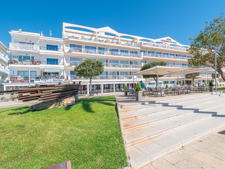 A Unique Opportunity in Cala Bona! Beachfront Restaurant, Café & Bar , Son Servera, Baleares 14