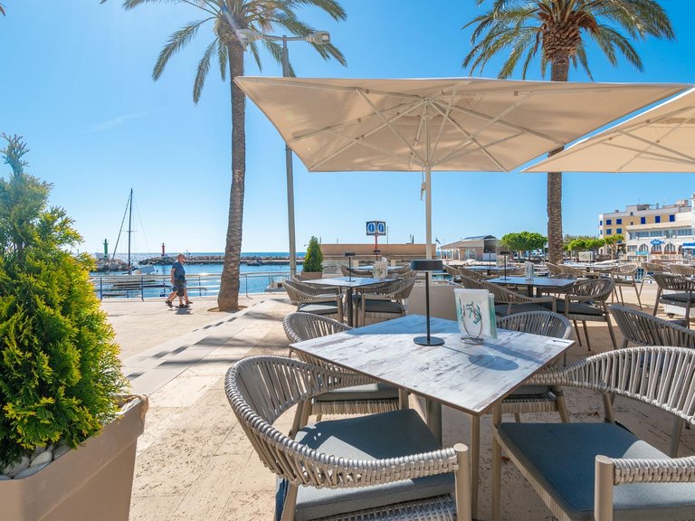 A Unique Opportunity in Cala Bona! Beachfront Restaurant, Café & Bar , Son Servera, Baleares 2