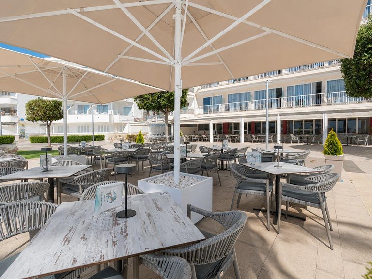 A Unique Opportunity in Cala Bona! Beachfront Restaurant, Café & Bar , Son Servera, Baleares 5