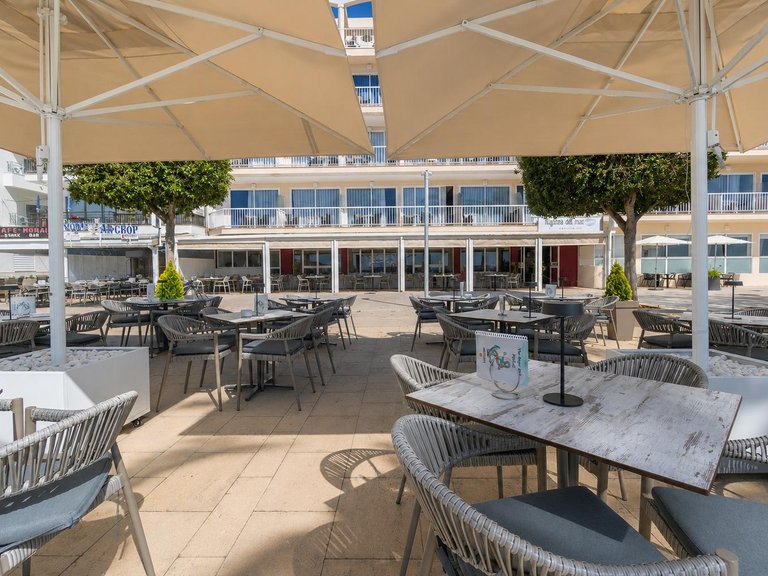 A Unique Opportunity in Cala Bona! Beachfront Restaurant, Café & Bar , Son Servera, Baleares 6