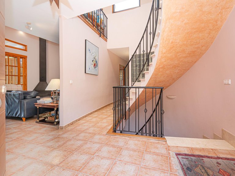 4-Bedroom Single-Story Villa with Private Pool and Mountain Views in Bunyola , Bunyola, Baleares 23