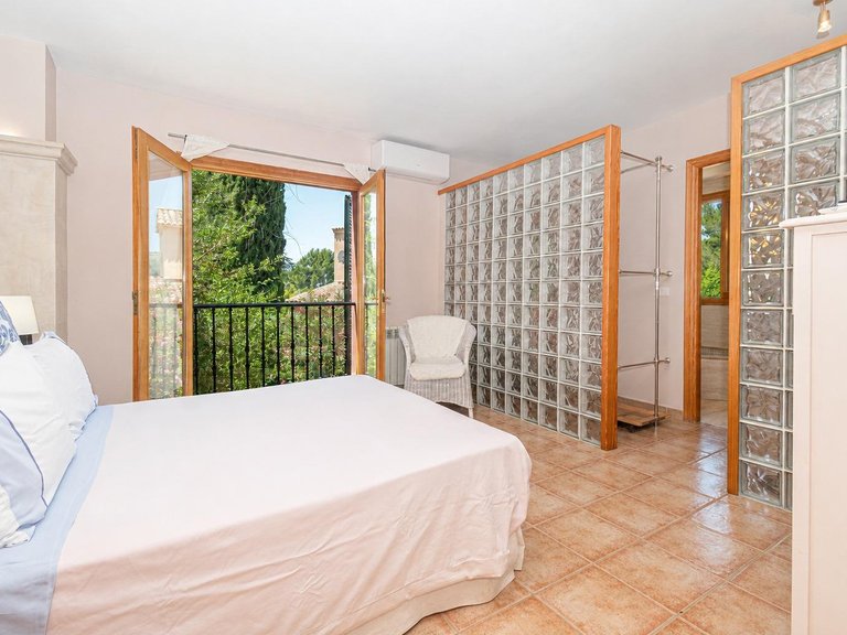 4-Bedroom Single-Story Villa with Private Pool and Mountain Views in Bunyola , Bunyola, Baleares 24