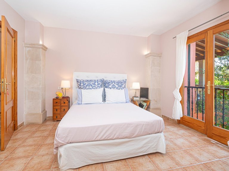 4-Bedroom Single-Story Villa with Private Pool and Mountain Views in Bunyola , Bunyola, Baleares 25