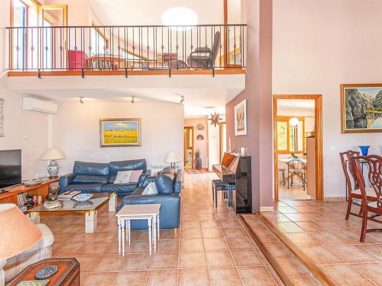 4-Bedroom Single-Story Villa with Private Pool and Mountain Views in Bunyola , Bunyola, Baleares 8