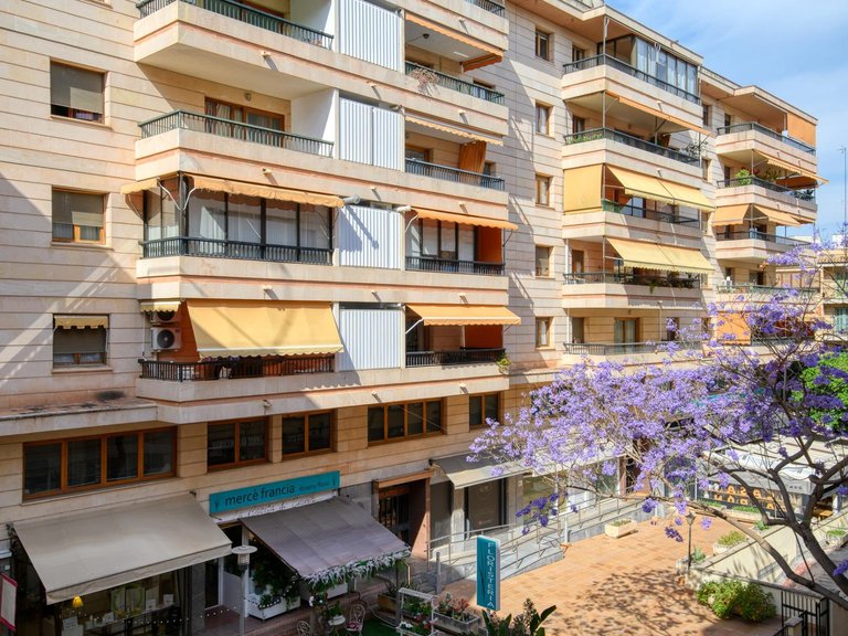 A stately 4-bedroom flat on a splendid street in the centre of Palma , Palma de Mallorca, Baleares 22