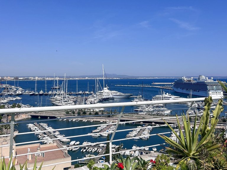 Exclusive penthouse available for short-term let with splendid sea views in La Bonanova. , Palma de Mallorca, Baleares 1