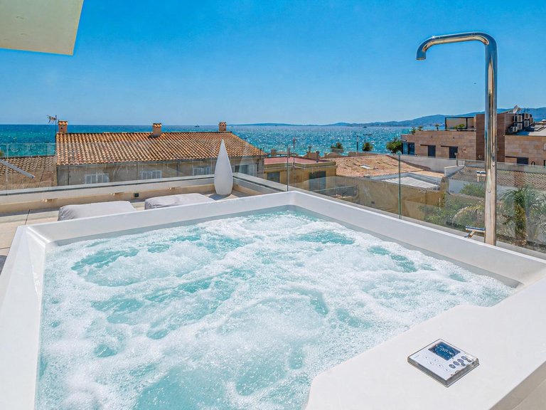 A 4-bedroom semi-detached house ready to move into, with a panoramic roof terrace by the sea in El Molinar, Palma , Palma de Mallorca, Baleares 1