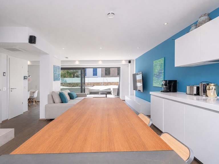 A 4-bedroom semi-detached house ready to move into, with a panoramic roof terrace by the sea in El Molinar, Palma , Palma de Mallorca, Baleares 10