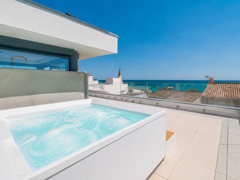 A 4-bedroom semi-detached house ready to move into, with a panoramic roof terrace by the sea in El Molinar, Palma , Palma de Mallorca, Baleares 2