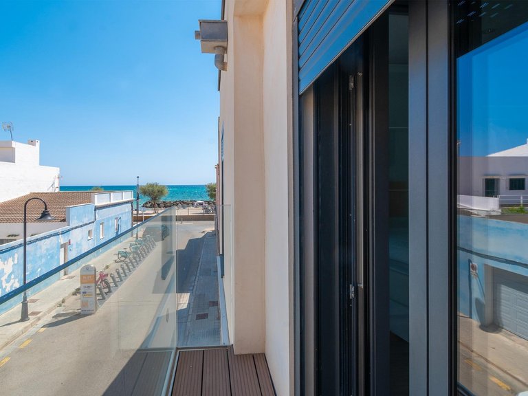 A 4-bedroom semi-detached house ready to move into, with a panoramic roof terrace by the sea in El Molinar, Palma , Palma de Mallorca, Baleares 21