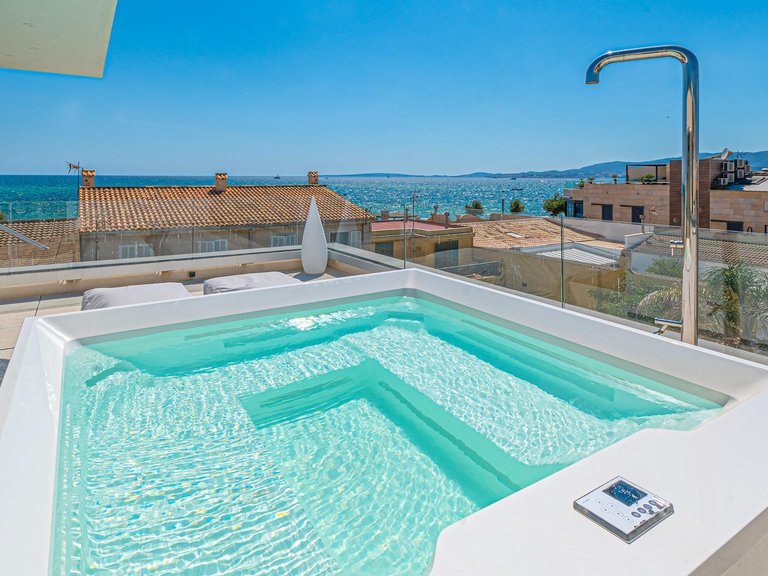 A 4-bedroom semi-detached house ready to move into, with a panoramic roof terrace by the sea in El Molinar, Palma , Palma de Mallorca, Baleares 23