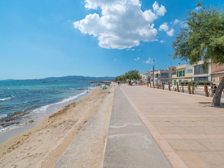 A 4-bedroom semi-detached house ready to move into, with a panoramic roof terrace by the sea in El Molinar, Palma , Palma de Mallorca, Baleares 24