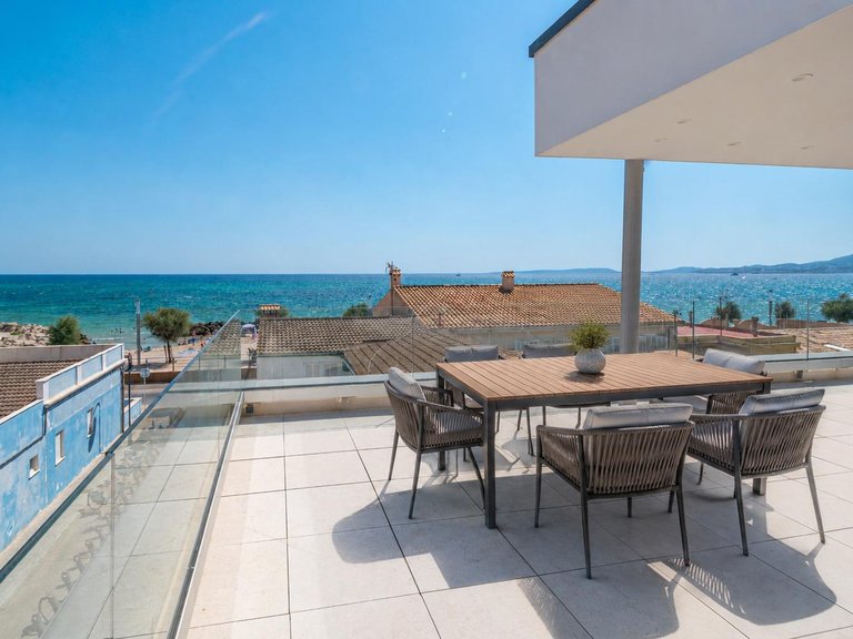 A 4-bedroom semi-detached house ready to move into, with a panoramic roof terrace by the sea in El Molinar, Palma , Palma de Mallorca, Baleares 4