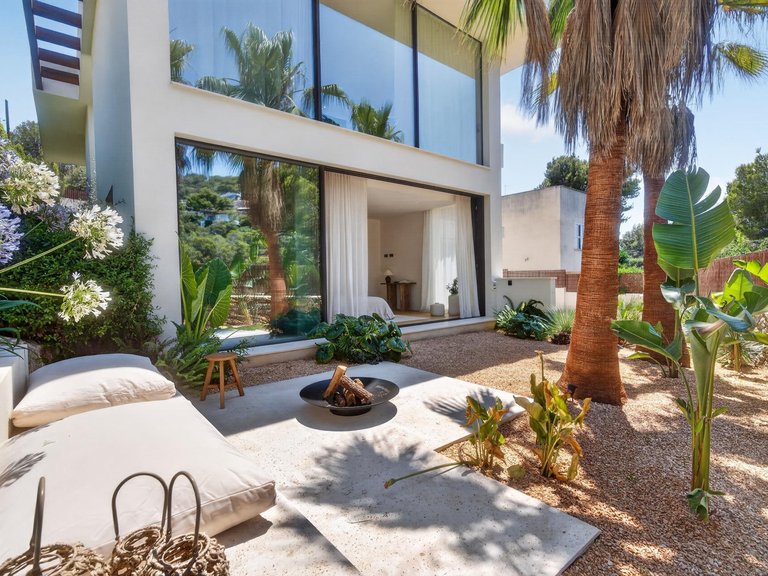 Contemporary New-Build Villa with Pool and Guest Apartment, Five Minutes' Walk from the Beach in Bendinat , Calvià, Baleares 9