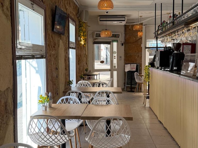 Established restaurant for Business Transfer on a Prime Corner with Avenida Argentina, Central Palma — €95,000 , Palma de Mallorca, Baleares 10