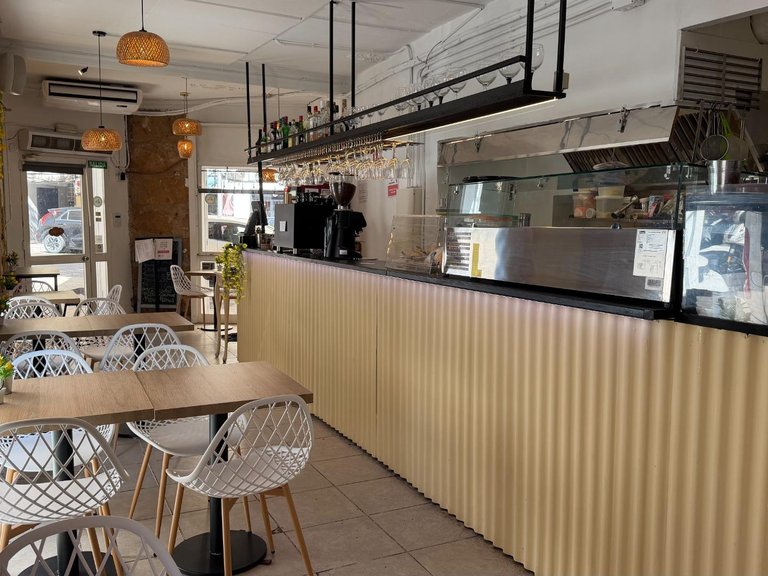 Established restaurant for Business Transfer on a Prime Corner with Avenida Argentina, Central Palma — €95,000 , Palma de Mallorca, Baleares 2