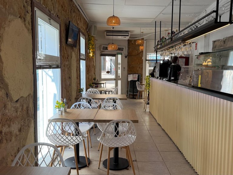 Established restaurant for Business Transfer on a Prime Corner with Avenida Argentina, Central Palma — €95,000 , Palma de Mallorca, Baleares 3