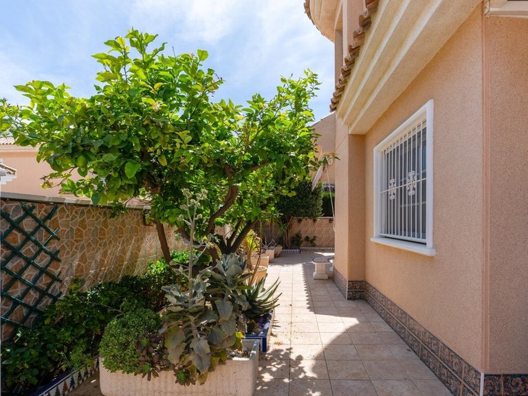 Villa for Sale in Costa Blanca Torrevieja, Alicante 30