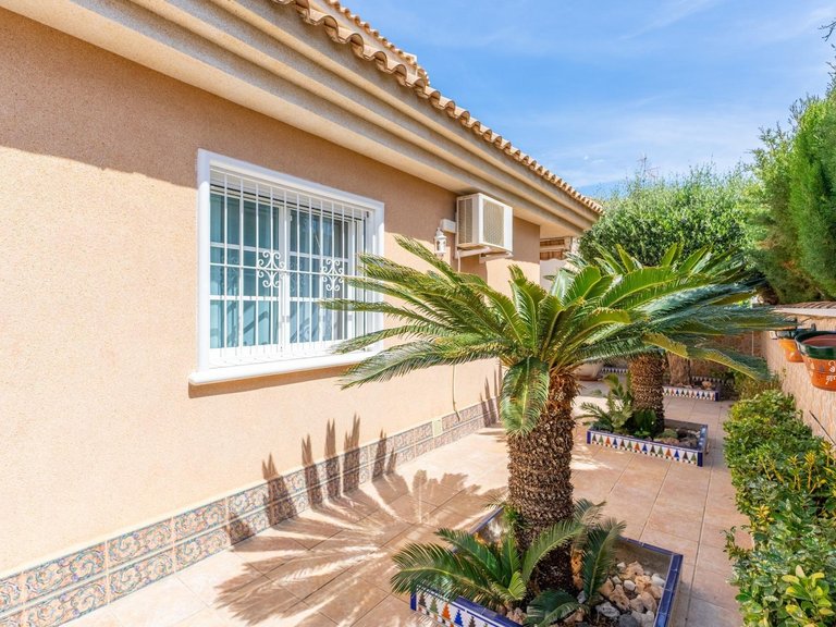 Villa for Sale in Costa Blanca Torrevieja, Alicante 1