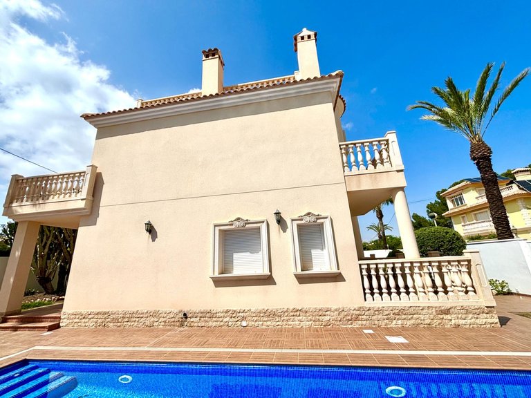 Villa for Sale in Costa Blanca Cabo Roig, Alicante 2