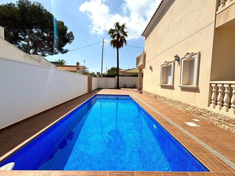 Villa for Sale in Costa Blanca Cabo Roig, Alicante 3