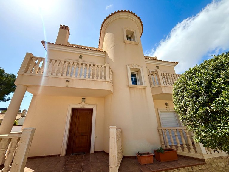 Villa for Sale in Costa Blanca Cabo Roig, Alicante 5