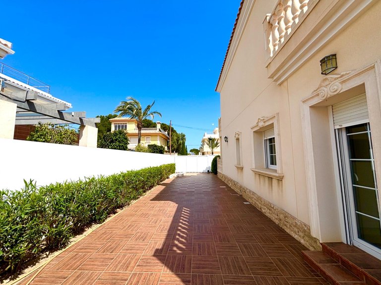 Villa for Sale in Costa Blanca Cabo Roig, Alicante 8