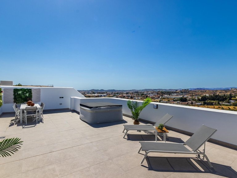 Apartment for Sale in Los Pacos, Fuengirola, Malaga 2