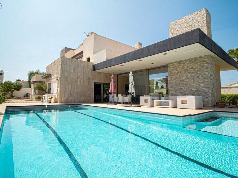 Villa for Sale in Costa Blanca Alfas Del Pi, Alicante 1