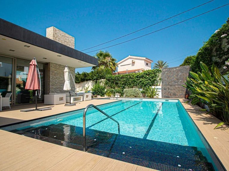 Villa for Sale in Costa Blanca Alfas Del Pi, Alicante 3