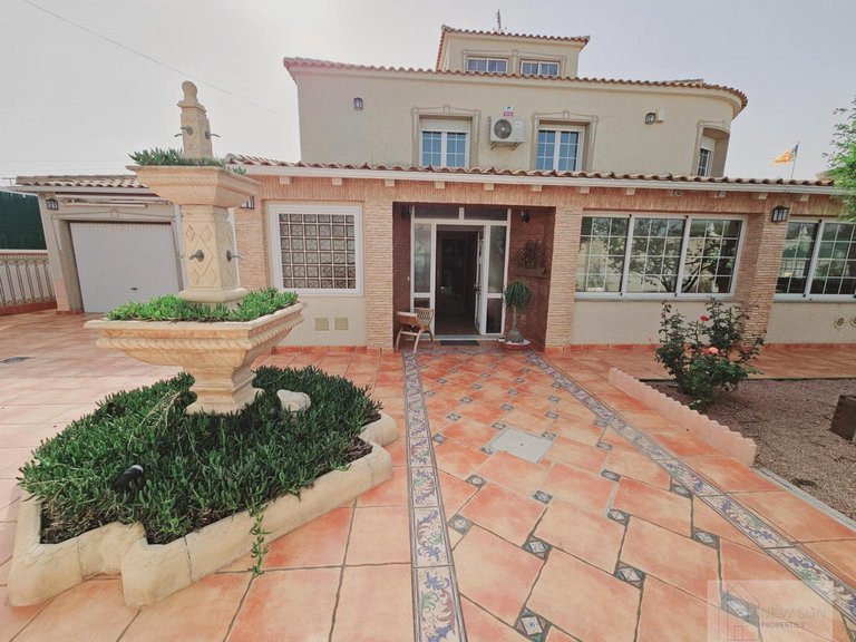 Villa for Sale in Costa Blanca Torrevieja, Alicante 1