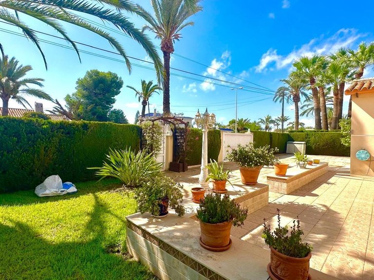 Villa for Sale in Costa Blanca Cabo Roig, Alicante 10
