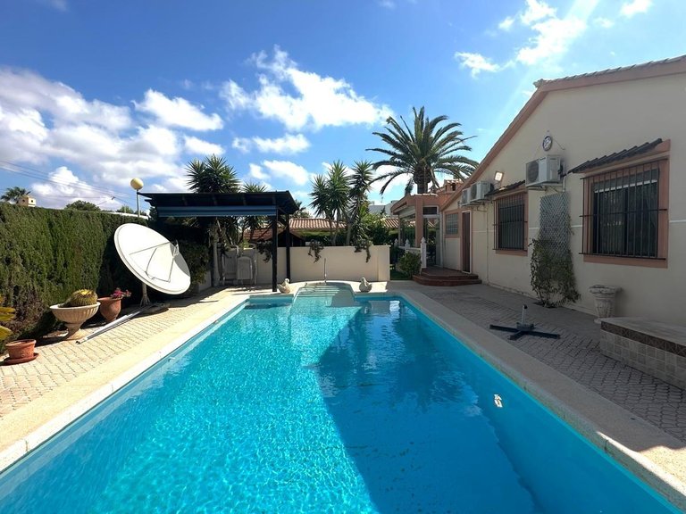 Villa for Sale in Costa Blanca Cabo Roig, Alicante 11
