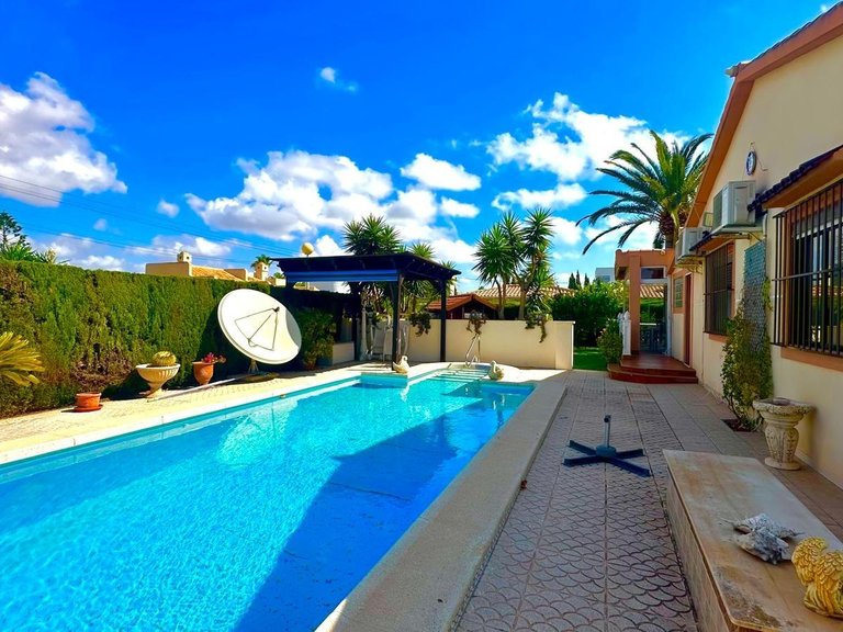 Villa for Sale in Costa Blanca Cabo Roig, Alicante 14